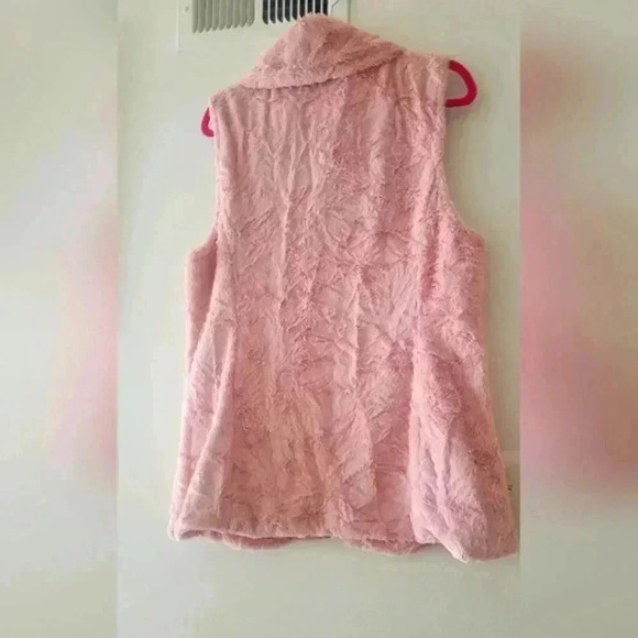 Marc New York Dusty Rose fluffy vest, Like new - Picture 5 of 7